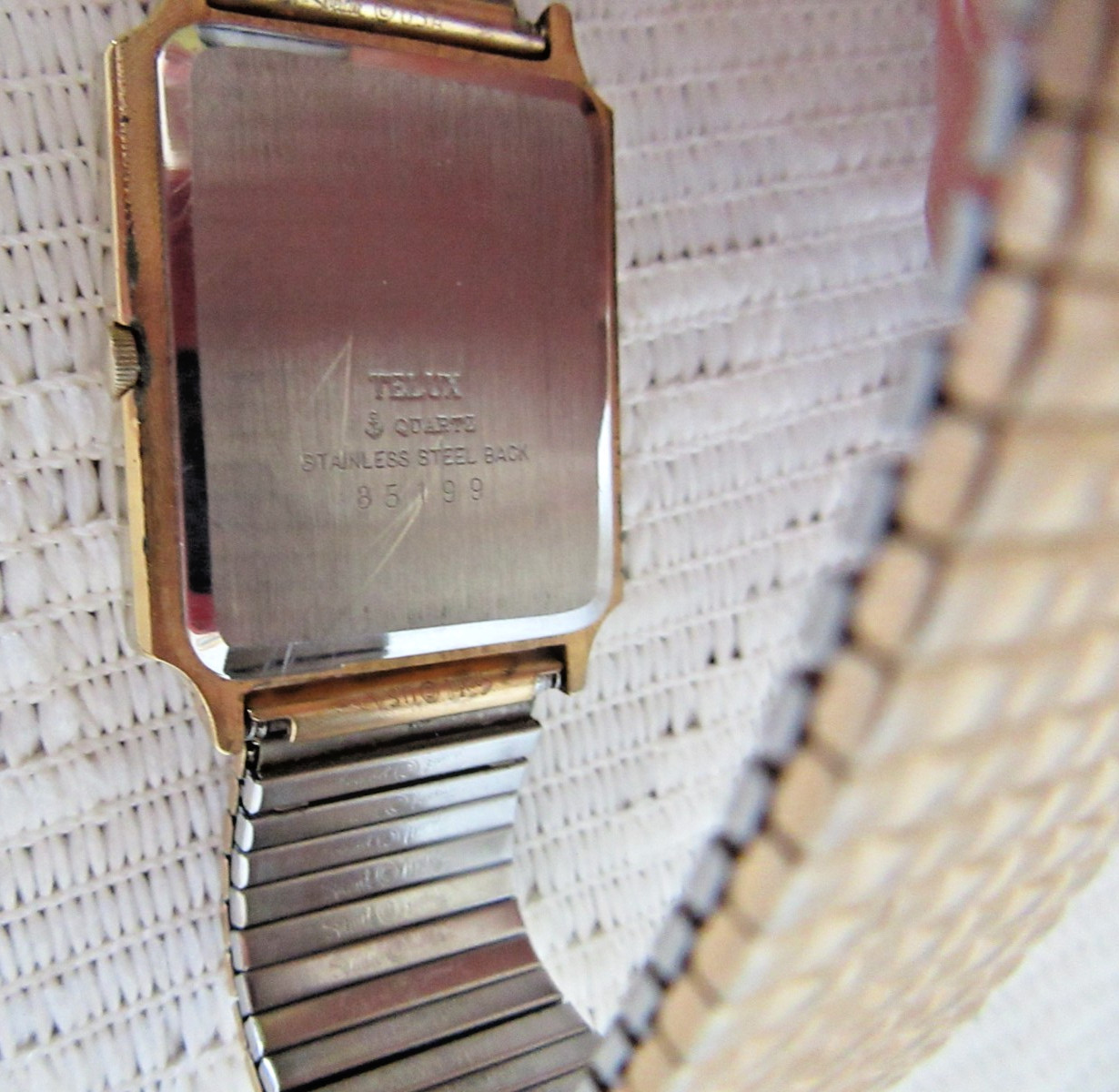 GENTS TELUX QUARTZ YELLOW CASE #85199 & EXPANDABLE BAND. RUNNING. SKU #2139-11