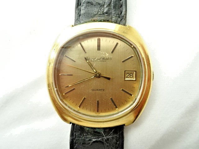 IWC Jumbo Ref. 3072 features a 38 mm cushion case Quartz Crown buckle Original