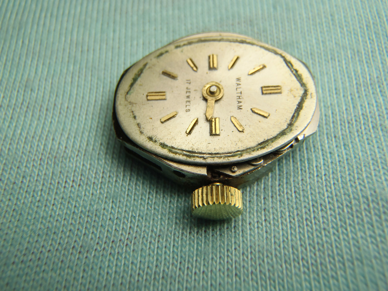 WALTHAM R72 MOVEMENT WIND-UP 17J RUNS WHEN U SHAKE IT 18.1 X 15.3MM SOLD 4 PARTS
