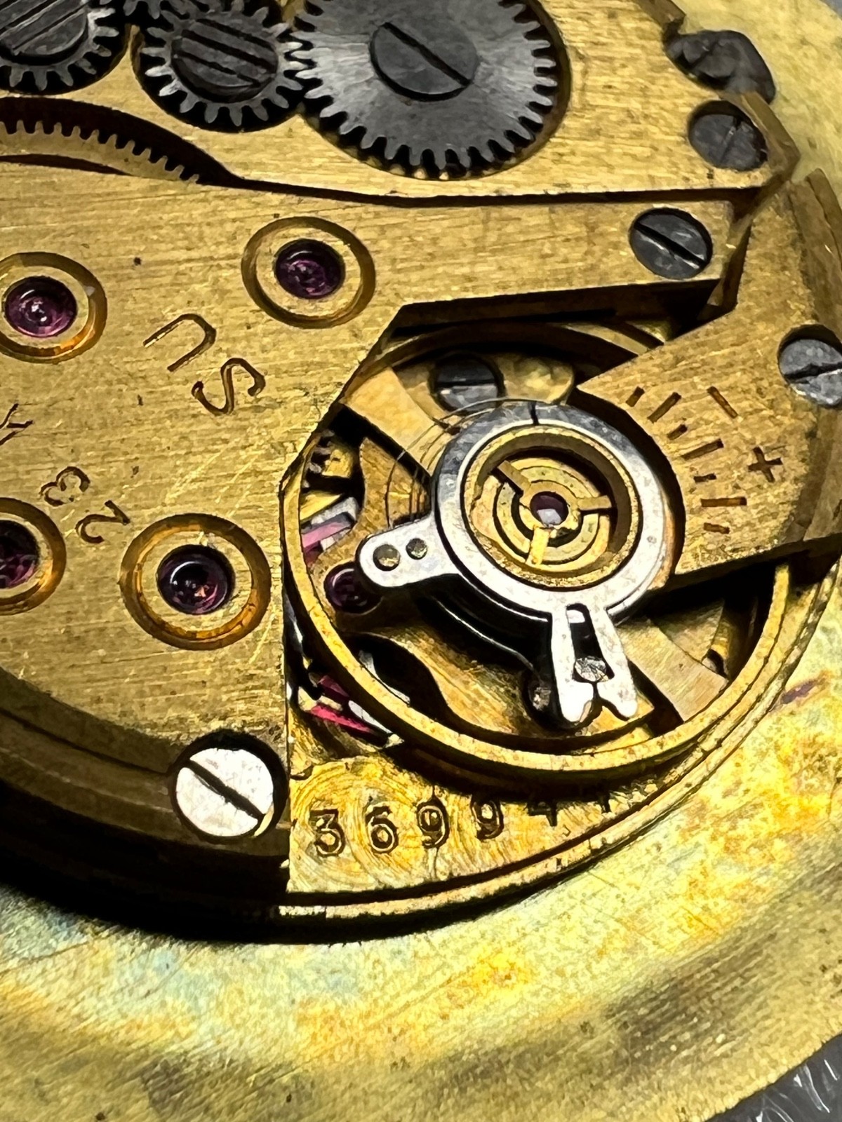 USSR LUCH movement 2209 caliber Gold Plated watch mechanism. FOR PARTS .