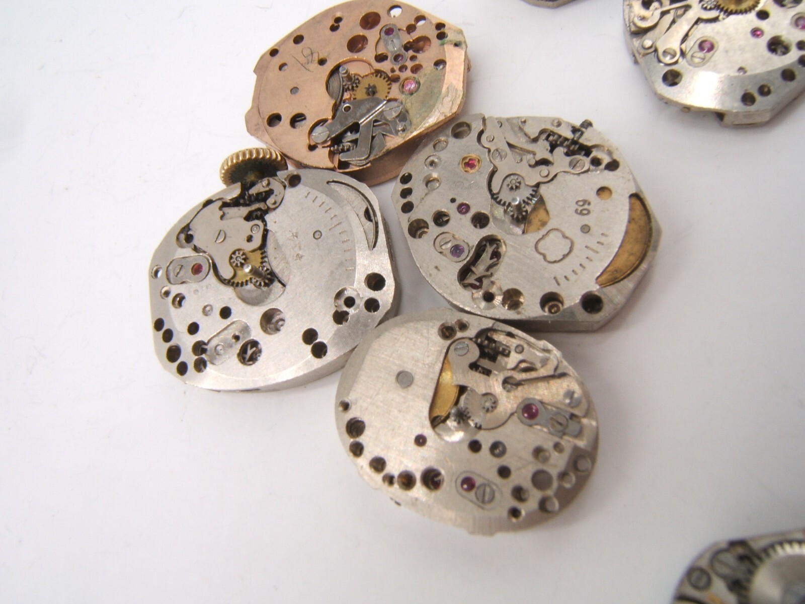 13 SMALL WOMEN’S WATCH MOVEMENTS PARTS REPAIR MECHANICAL WIND UP (LOT GH)
