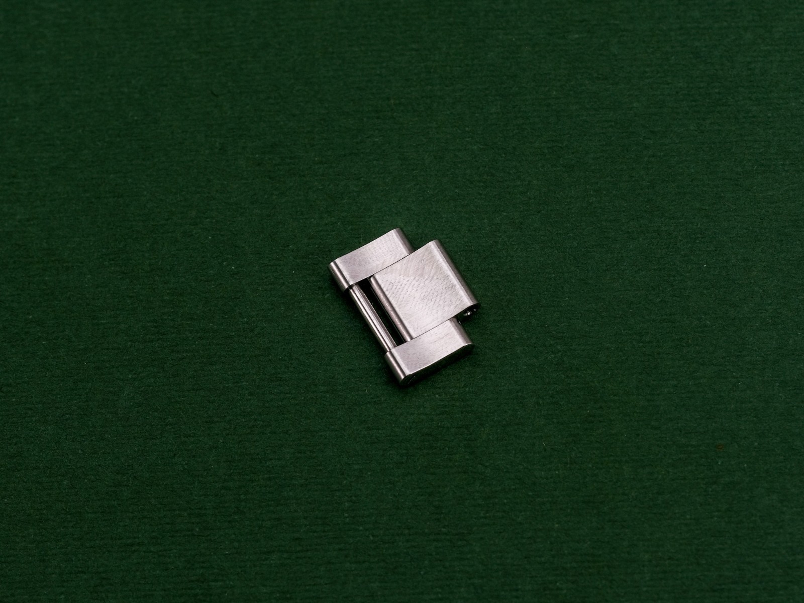 Authentic Rolex Oyster Bracelet Link 17mm for Sky-dweller 326934 – Solid