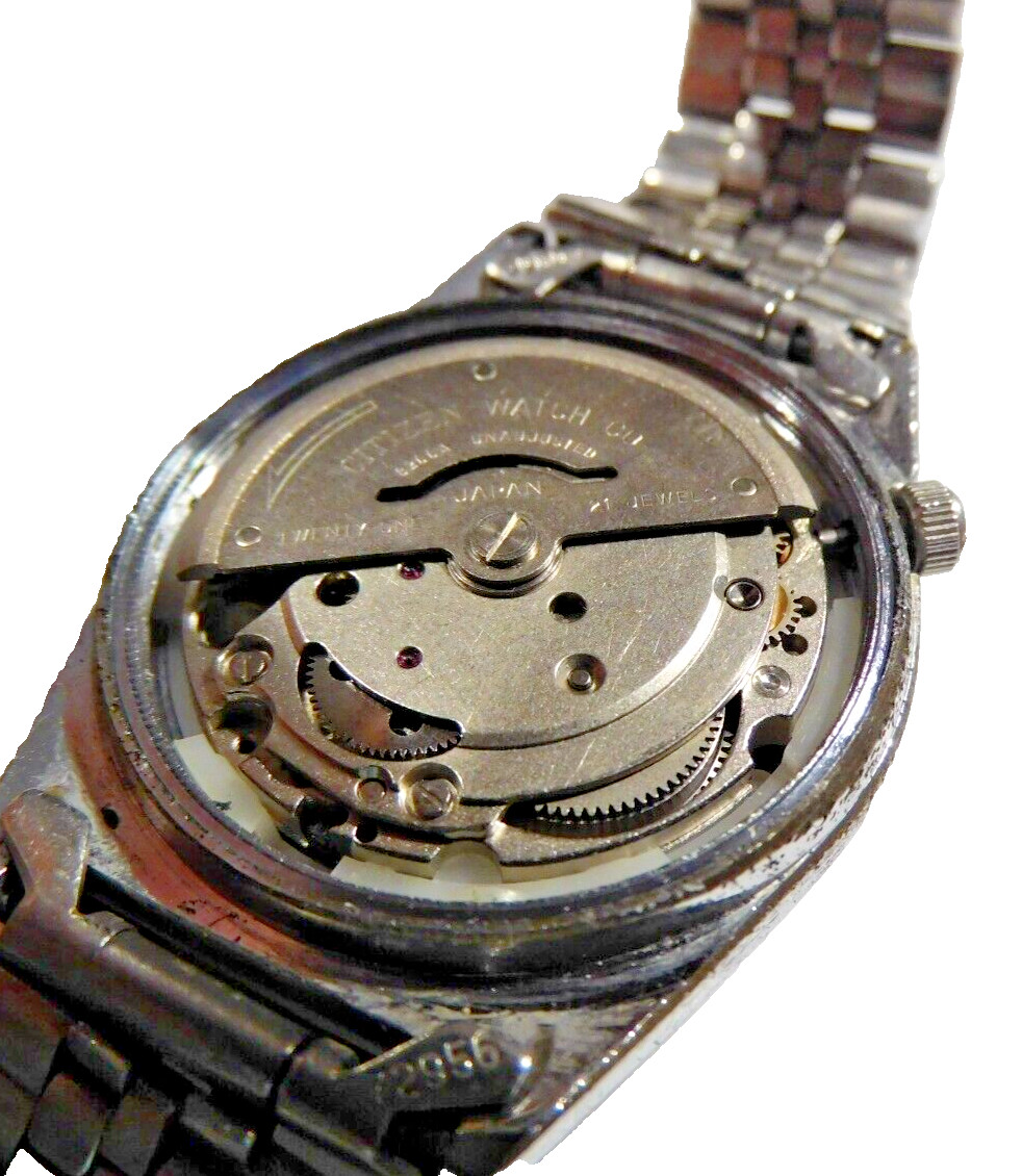 CITIZEN 8200A 21 JEWELS AUTO DAY & DATE RUNNING. NEEDS CLEANING, OIL, ADJUSTMENT