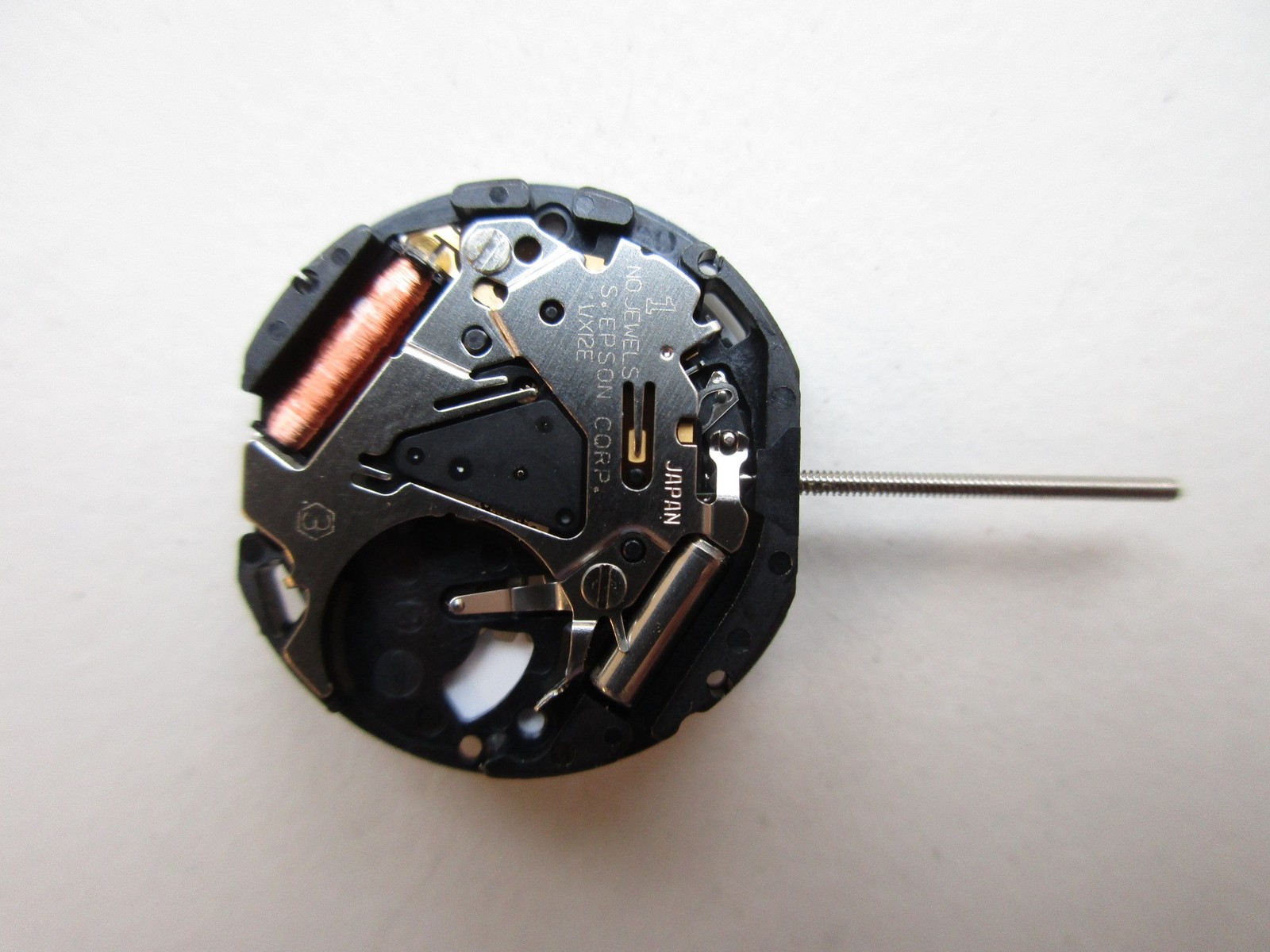 Shiojiri cal. VX12E watch movement N.O.S. – date at “3”