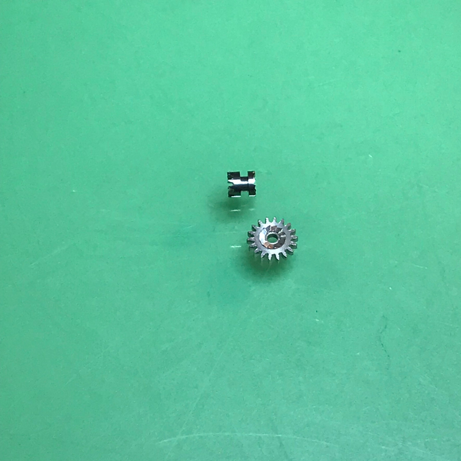Genova Brac Cal. 184 Sliding Clutch w/Winding Pinion Original Watch Parts R483