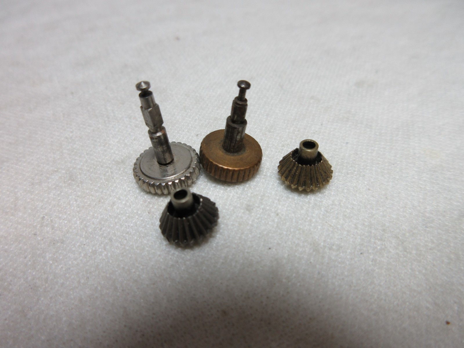 VINTAGE LOT OF POCKET WATCH CROWNS WATCHMAKERS REPLACEMENT PART #4