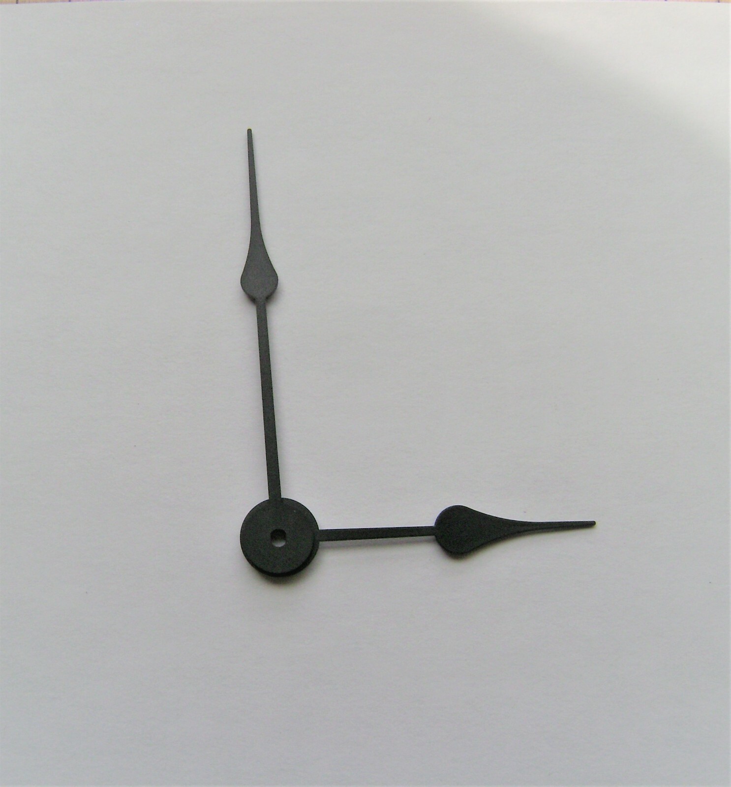 HERMLE Black Plastic Spade/ Clover Quartz hands 3 1/2″ minute hand 1 pair