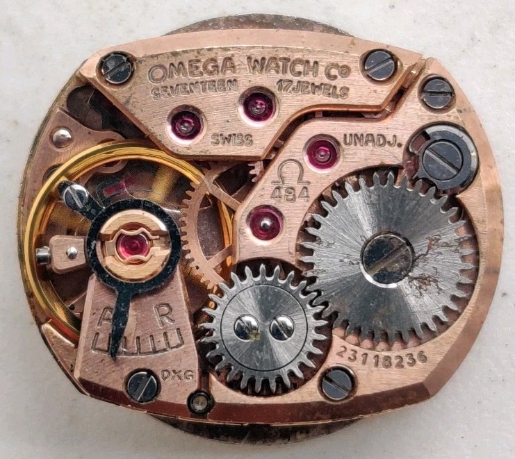 Vintage Omega Cal. 484 17 jewel watch movement runs For Repair