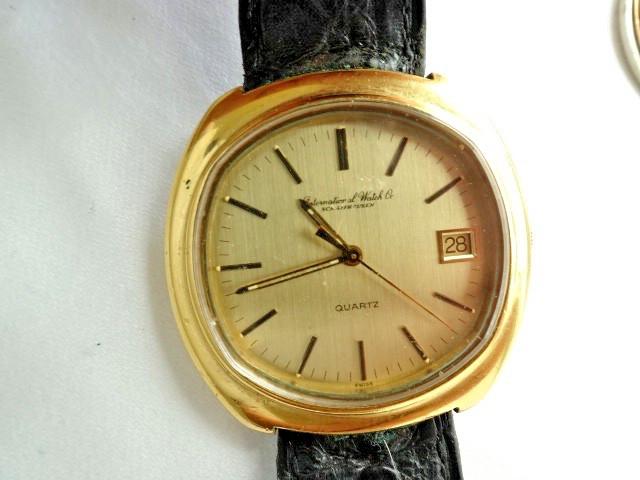 IWC Jumbo Ref. 3072 features a 38 mm cushion case Quartz Crown buckle Original