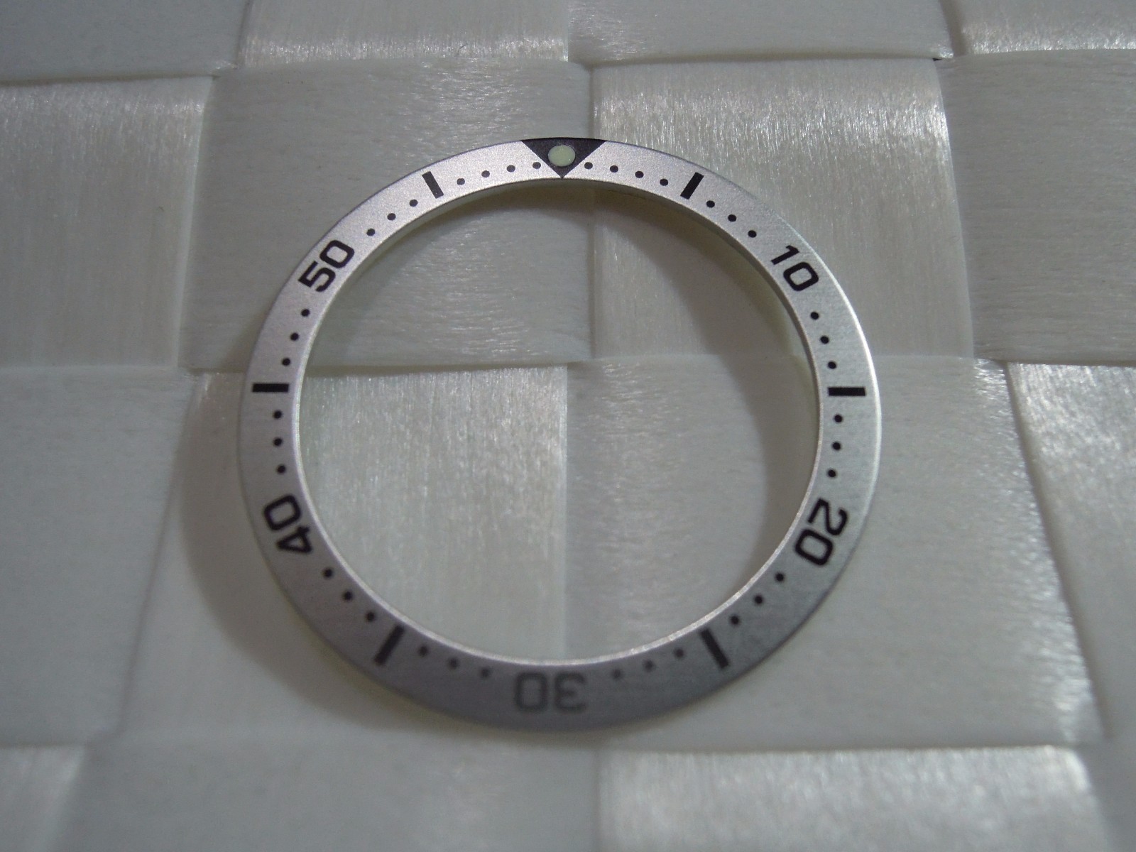 NEW SILVER FLAT BEZEL INSERT 33.5MM MEDIUM DIVERS SKX013 (7S26-0030)/4205-0150
