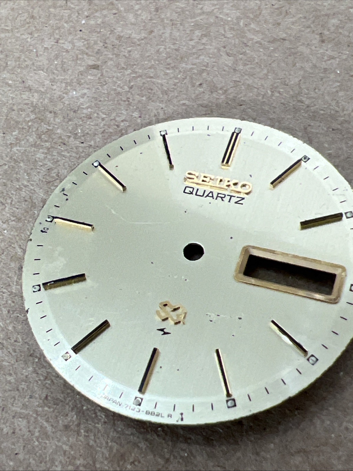 Genuine 🔥Vintage Seiko Quartz Champagne Dials. PRE-OWNED🍺