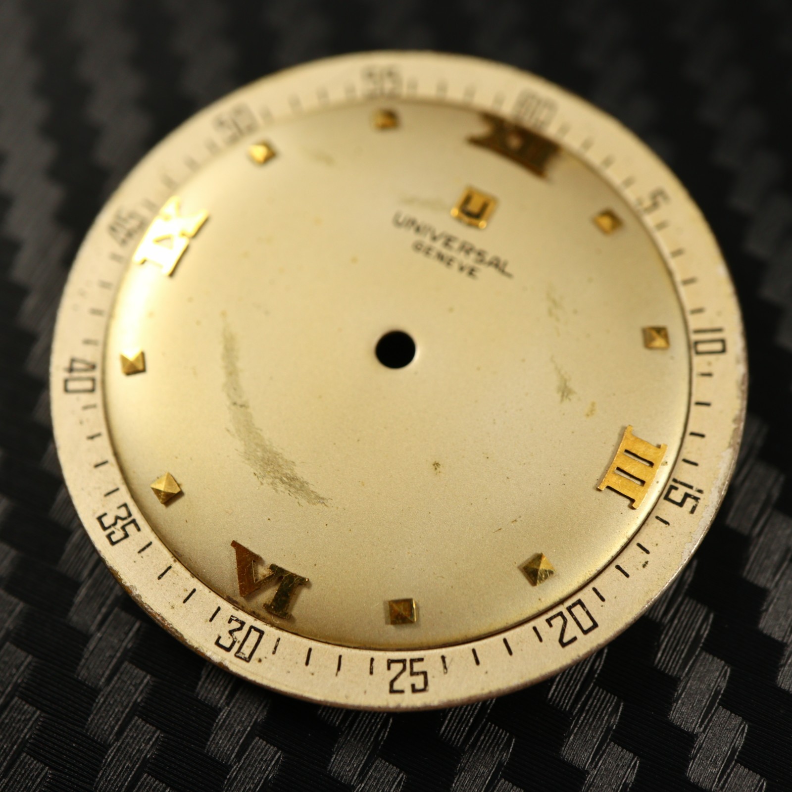 UNIVERSAL GENEVE 332 Cream Dial & Hands Swiss Made 30.2MM