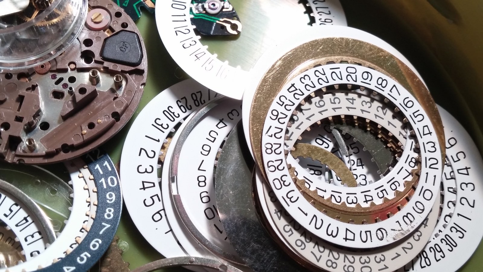 1 LOT of ETA mainplates, parts, calendar date disks, wheels for repair