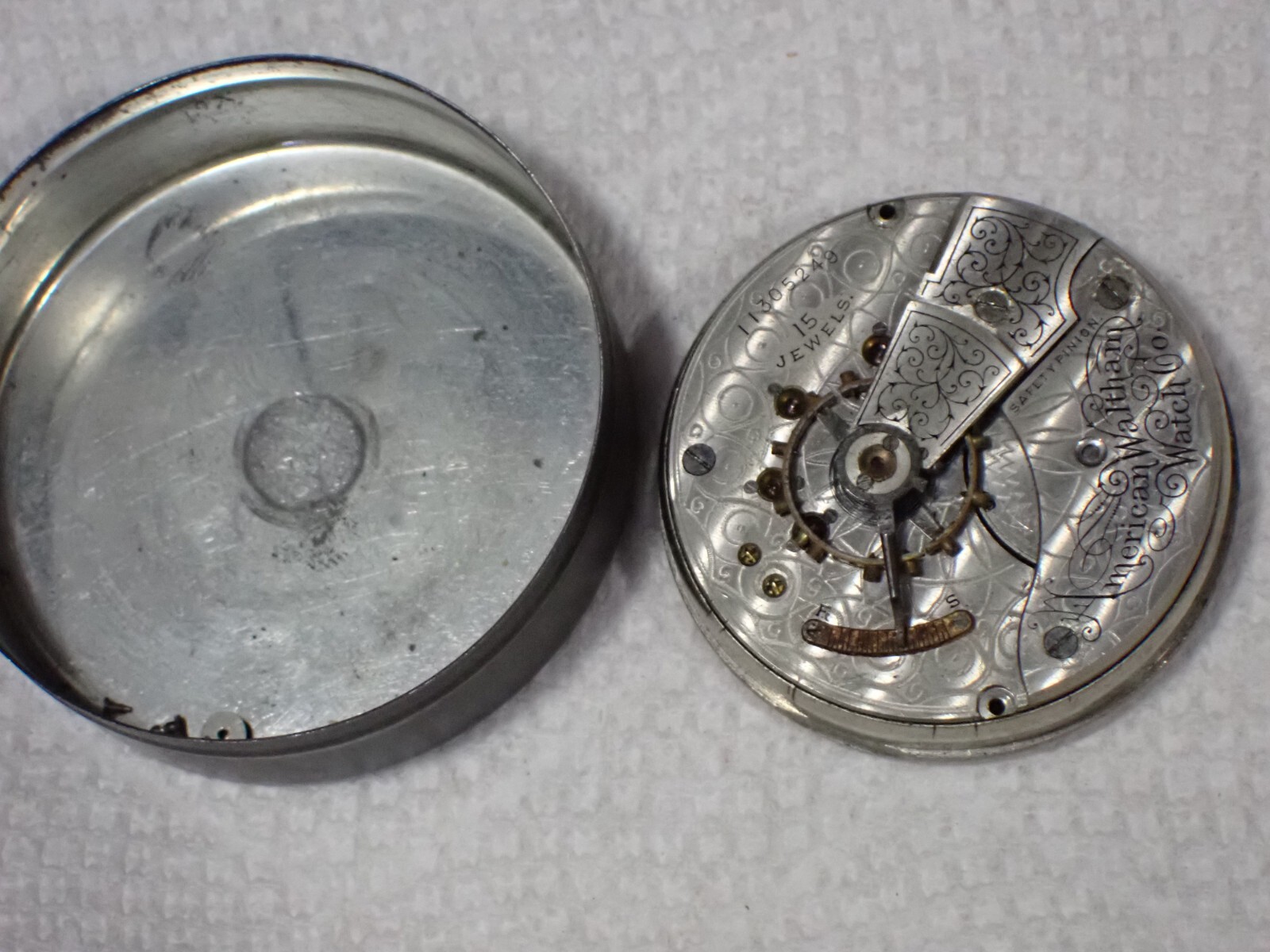 1902 Waltham 15 Jewel No. 820 Manual Wind Pocket Watch Movement good balance