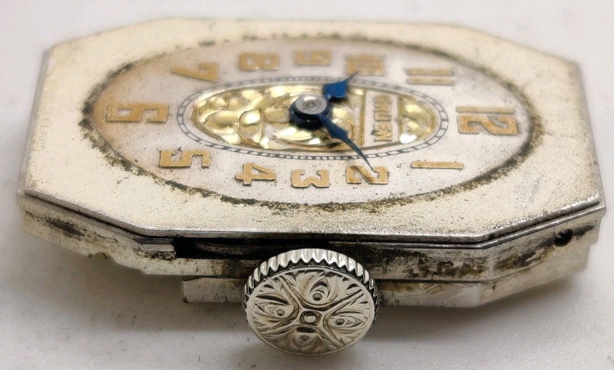 Rare Gruen W. Co. Guild Cal. 153 15 jewel watch movement Runs for repair