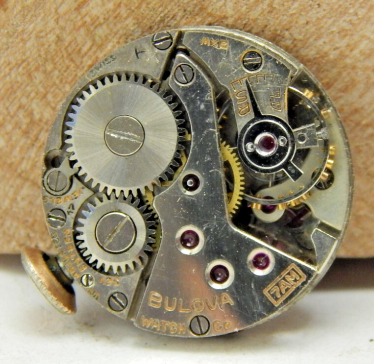 Vintage 1942 Bulova 7AM 17j ladies wrist watch movement with dial, crown & hands