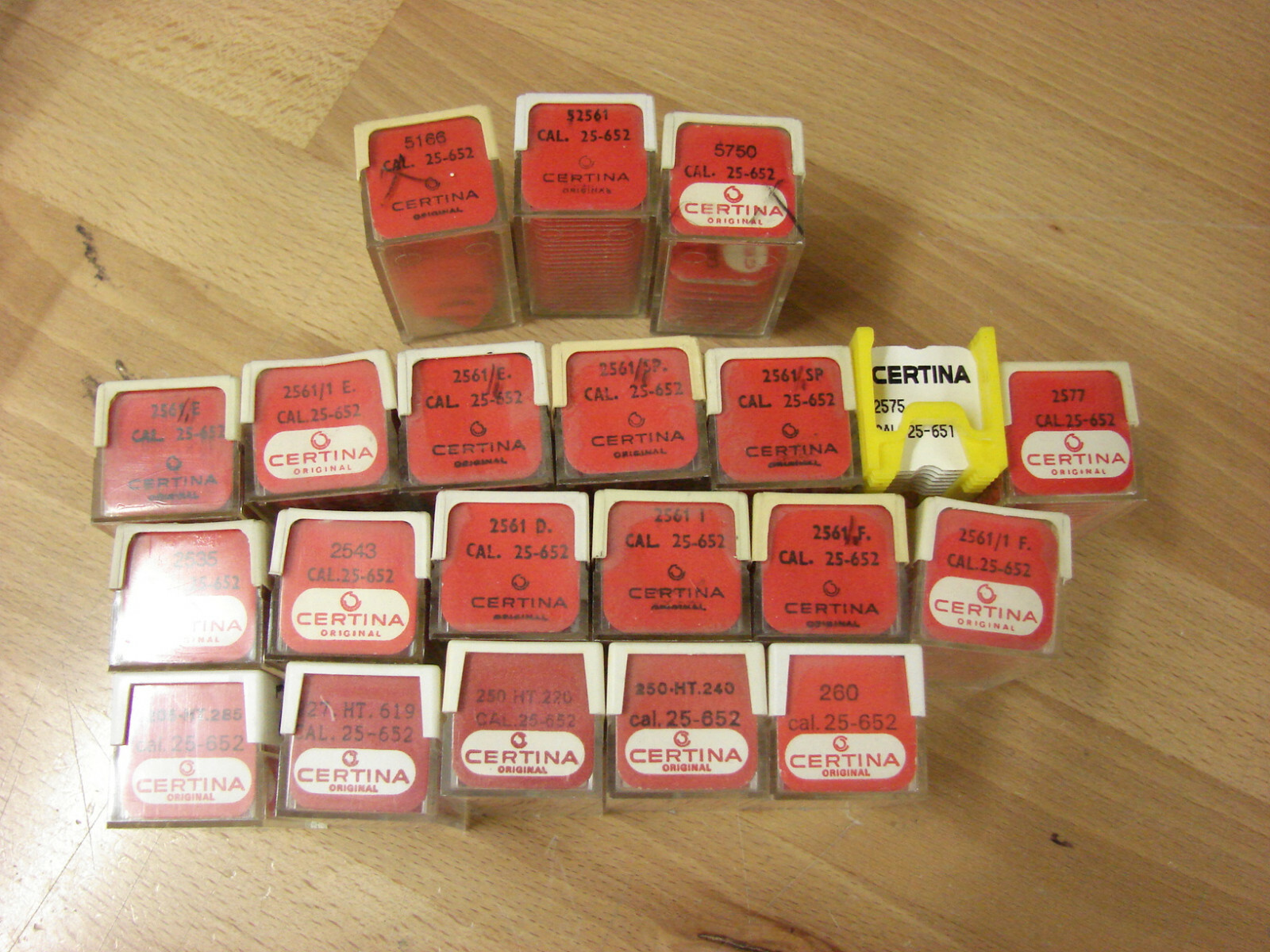 Certina 25-65, 25-651, 25-652 watch parts #195,166,1142,227,250,260,410,2561++++