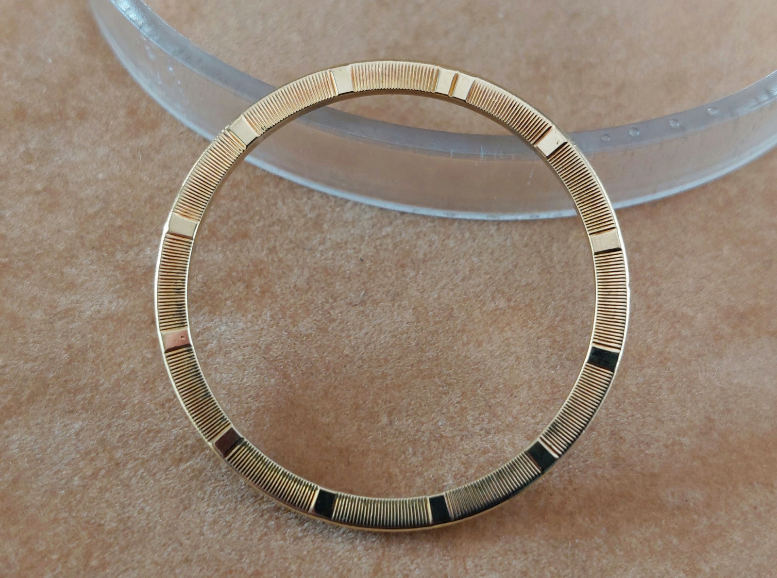 Original ROLEX Solid 18k Yellow Gold Engine Turned BEZEL 1501. Raised Indexes