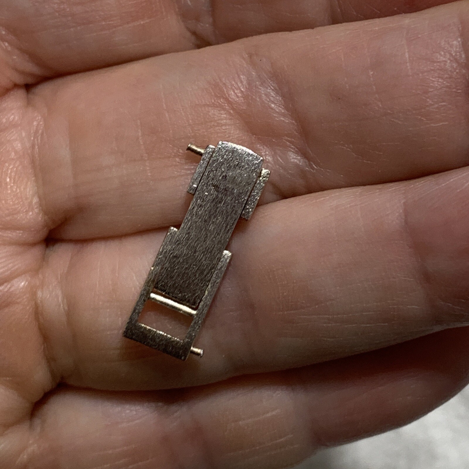 18k White Gold Stamped 750 Folding Clasp Buckle Bark Finish 5 mm Rare Vintage