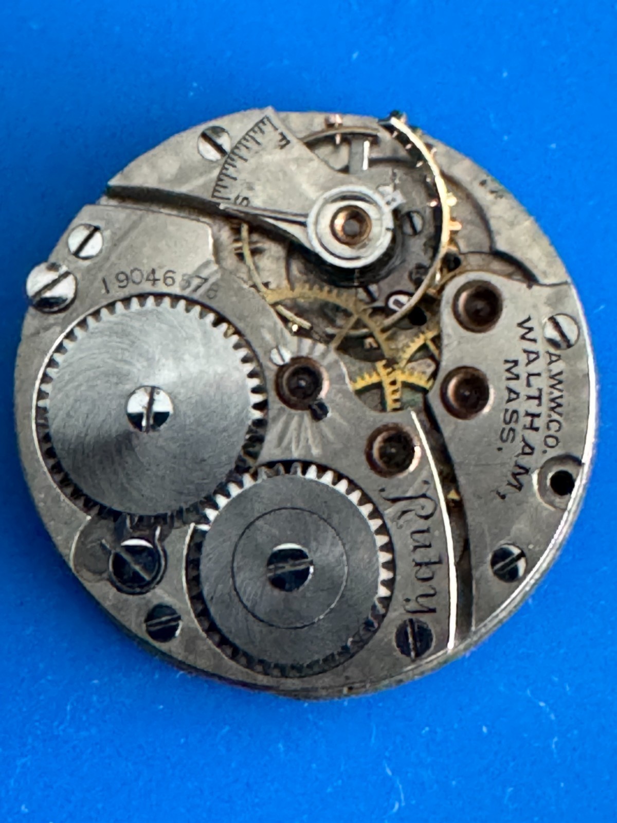 6/0 SIZE WALTHAM GRADE RUBY POCKET WATCH MOVEMENT NOT RUNNING BAD BALANCE