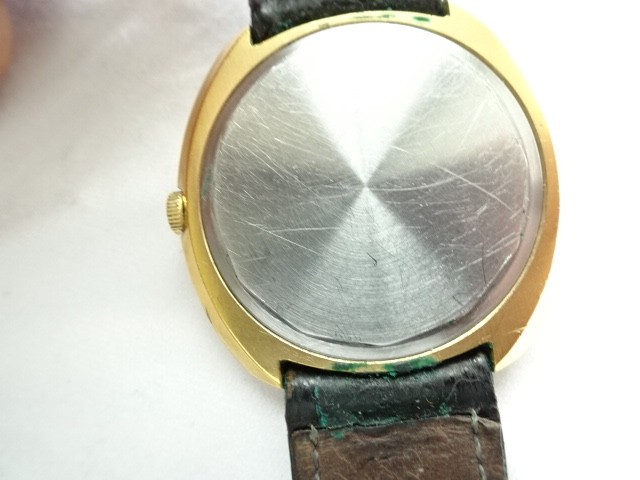 IWC Jumbo Ref. 3072 features a 38 mm cushion case Quartz Crown buckle Original