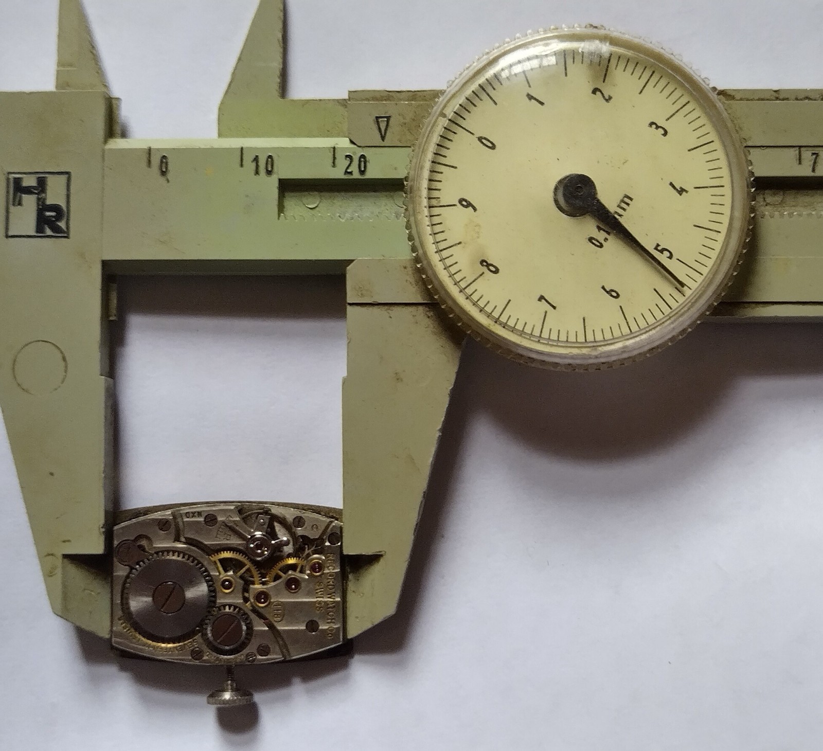 Vintage Record wristwatch movement barrel shape cal 118 17j.