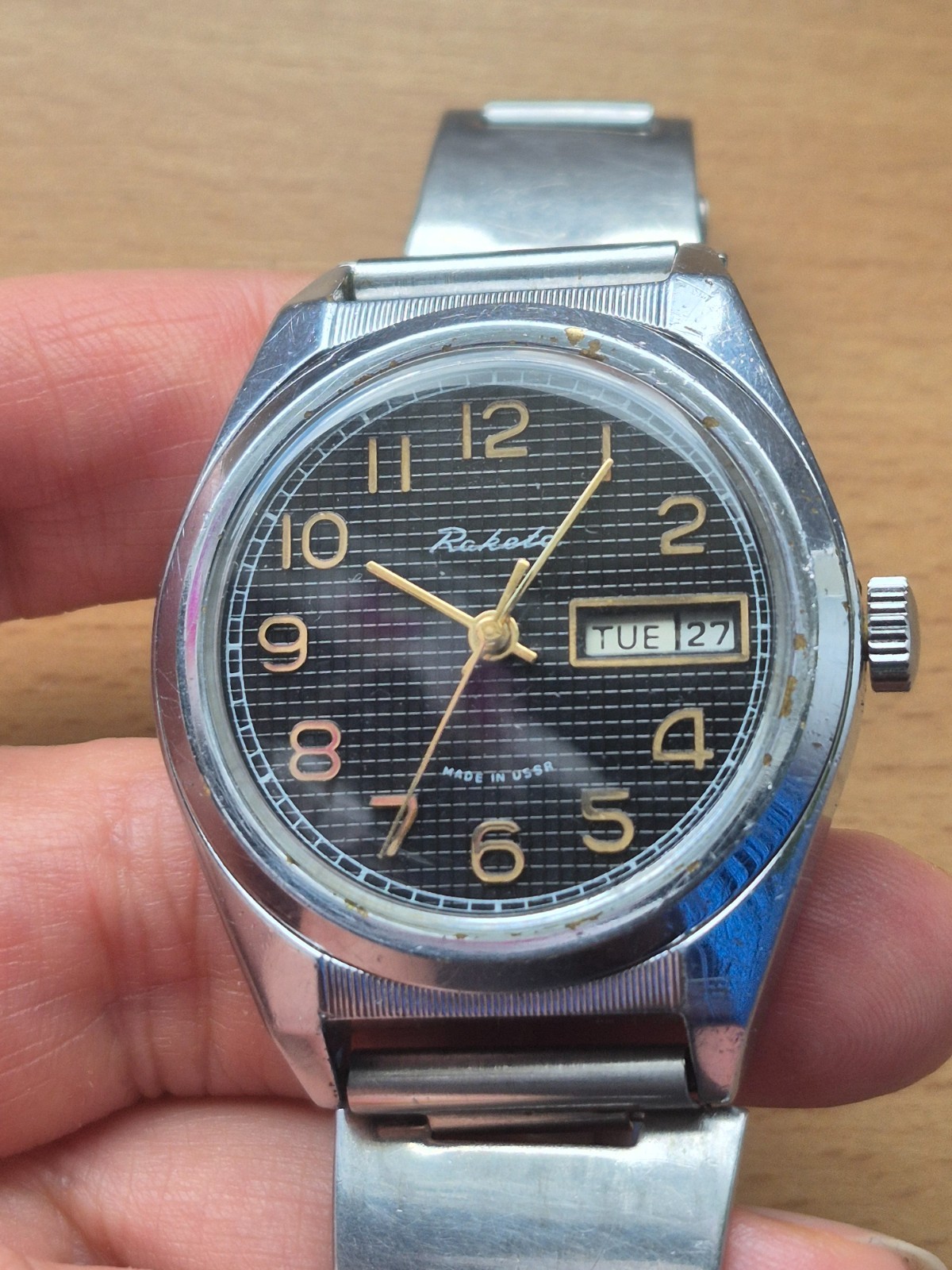 VINTAGE SOVIET LARGE WATCH RAKETA 2628.X WITH BLACK DIAL AND CALENDAR 1975-1985