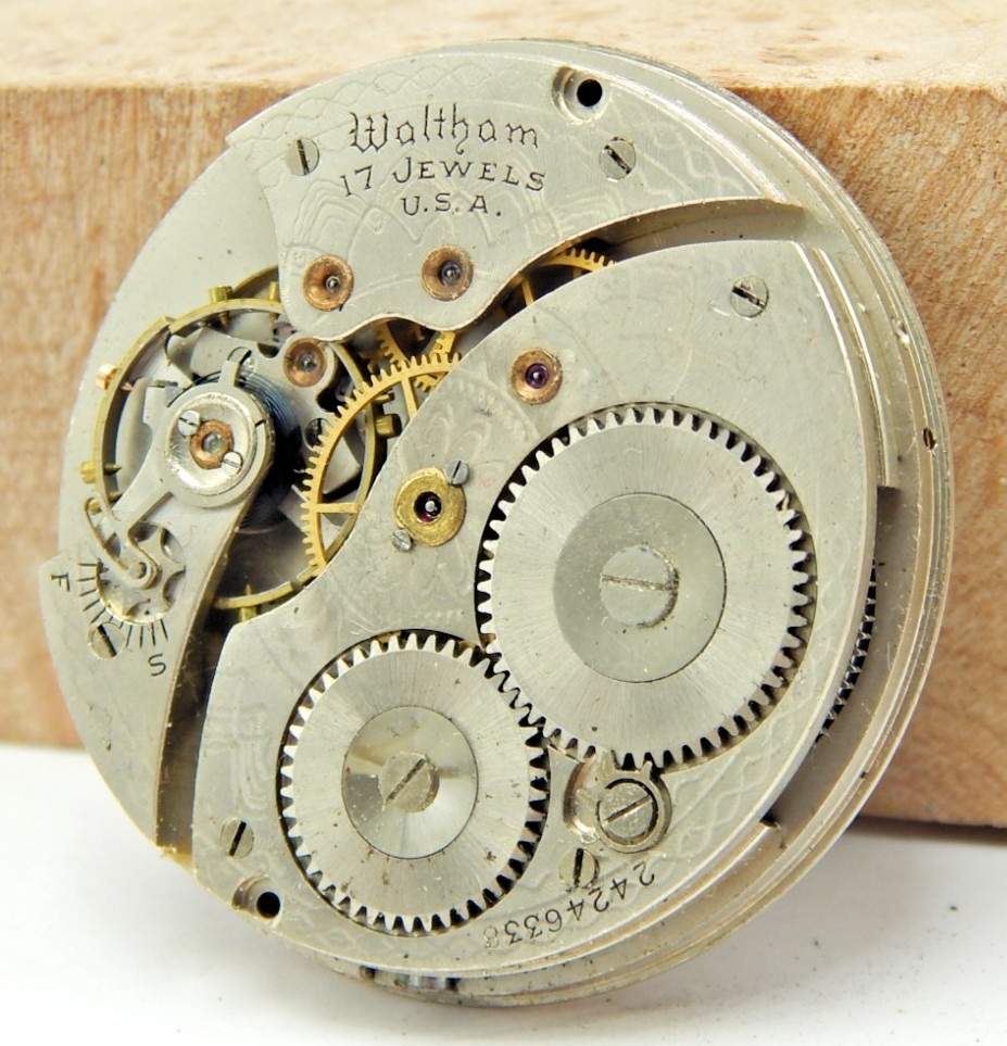Vintage 1922 Waltham 225 12s 17 Jewel open face pocket watch movement with dial