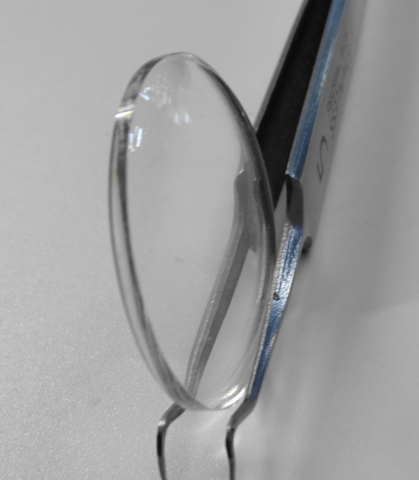 ROBUR OVAL Watch Glass 31.1 X 28.4 mm CAT.4 BOMBÉ Clear Acrylic, 3.9 mm