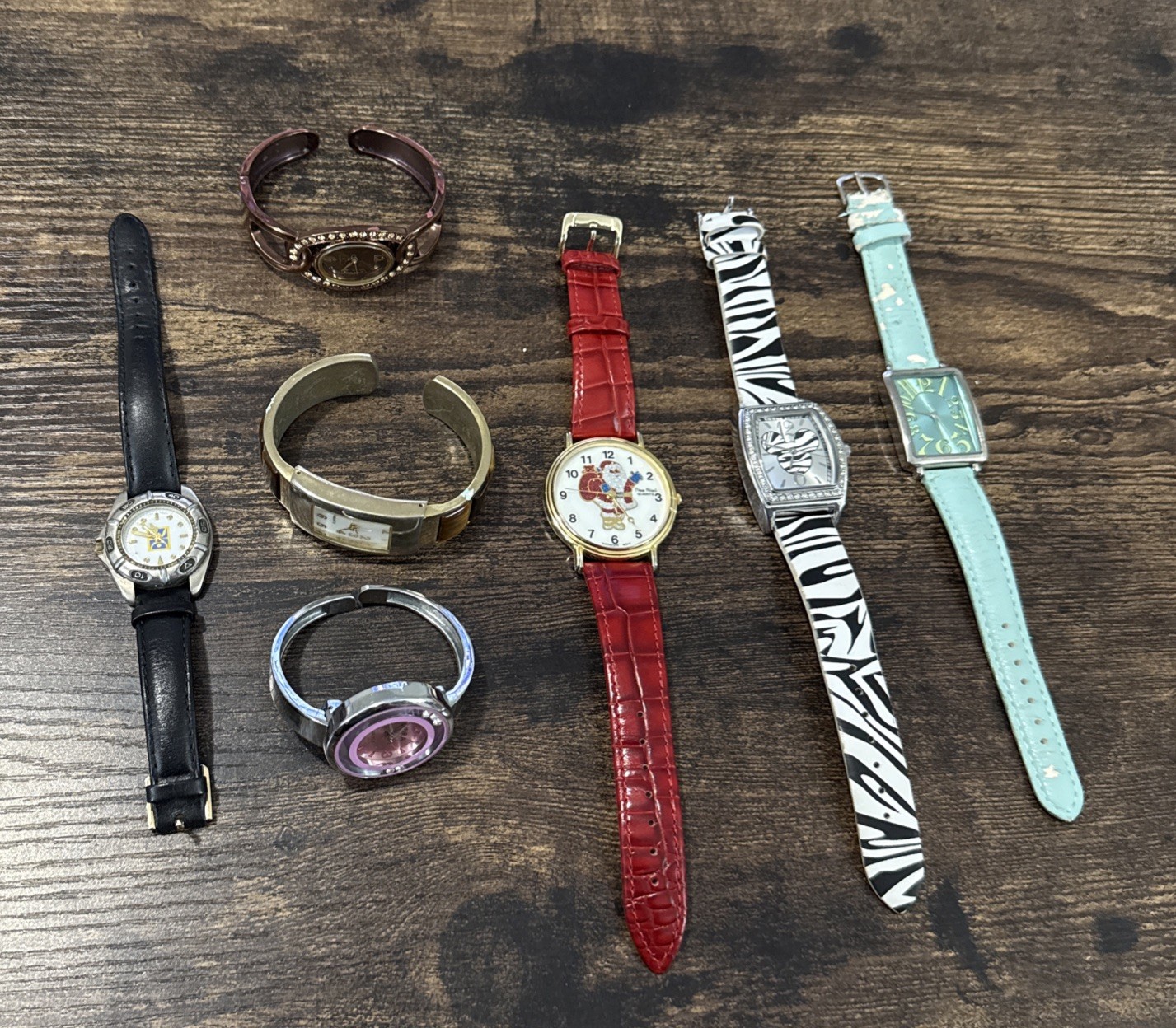 Vintage Men’s & Ladies Estate Junk Box Watch Lot Sold As Is Quartz Watches