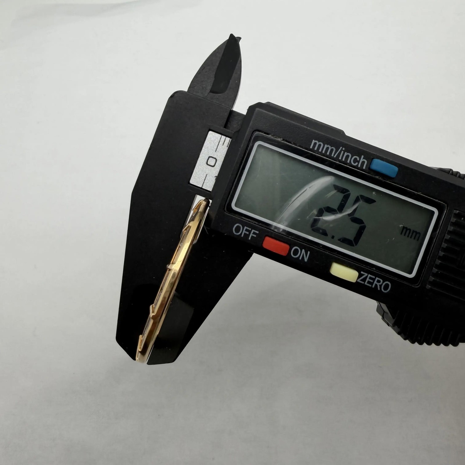 Custom 18k Yellow Gold 2.80 Ct Baguette Diamond Bezel For 19018 Models