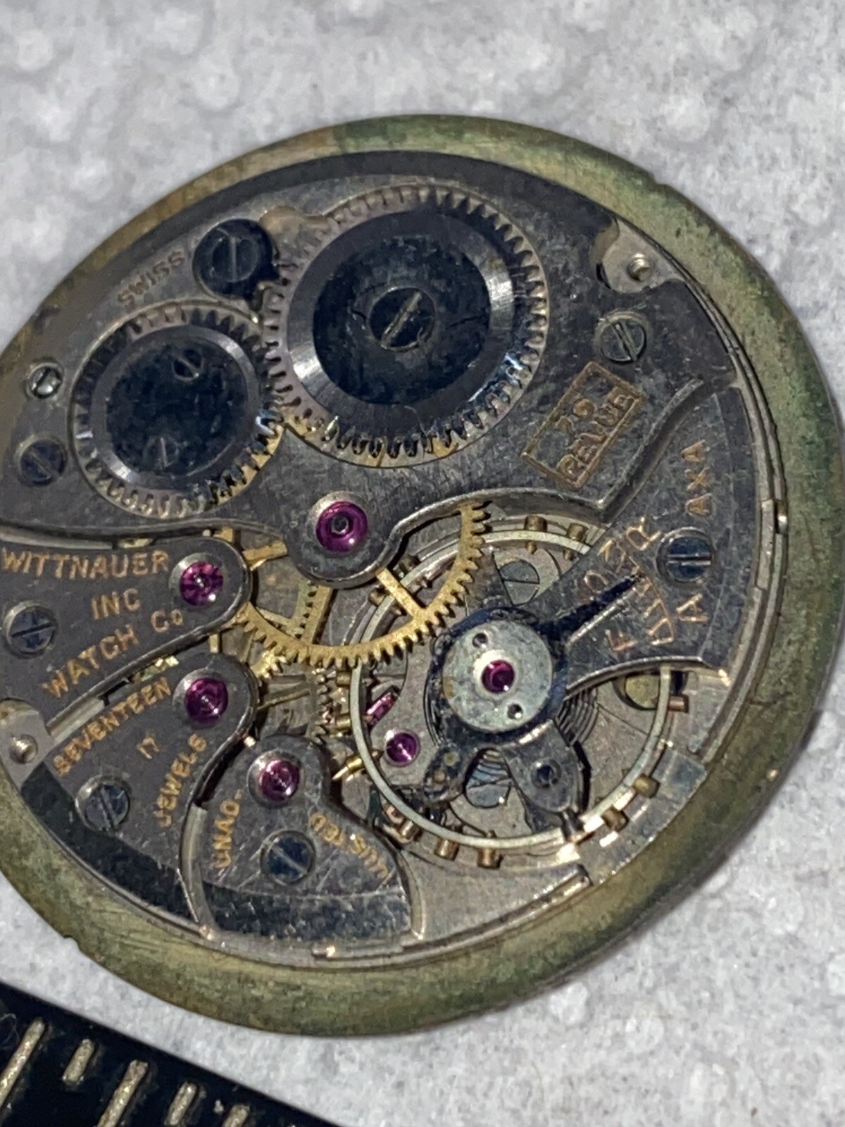 Vintage 17 jewel Wittnauer Revue 76/3G Gents watch movement (Parts Or repair)