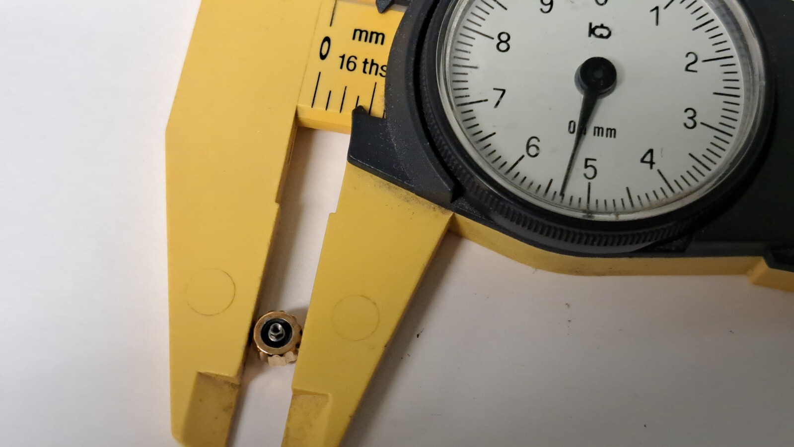 Genuine Tag Heuer crown yellow CAV-5827Y, 5.2mm diameter head, open/NEW NO NEED