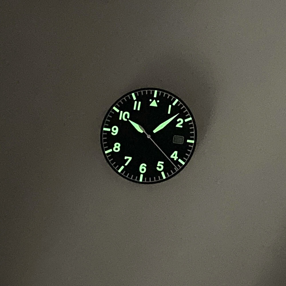 39mm Watch Case for NH35 Movement 200m Waterproof Luminous Dial Sapphire Crystal