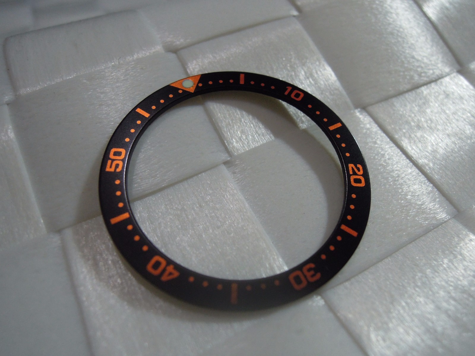 NEW BEZEL INSERT BLACK/ORANGE 33.5MM DIVERS MEDIUM SKX013(7S26-0030) / 4205-0150