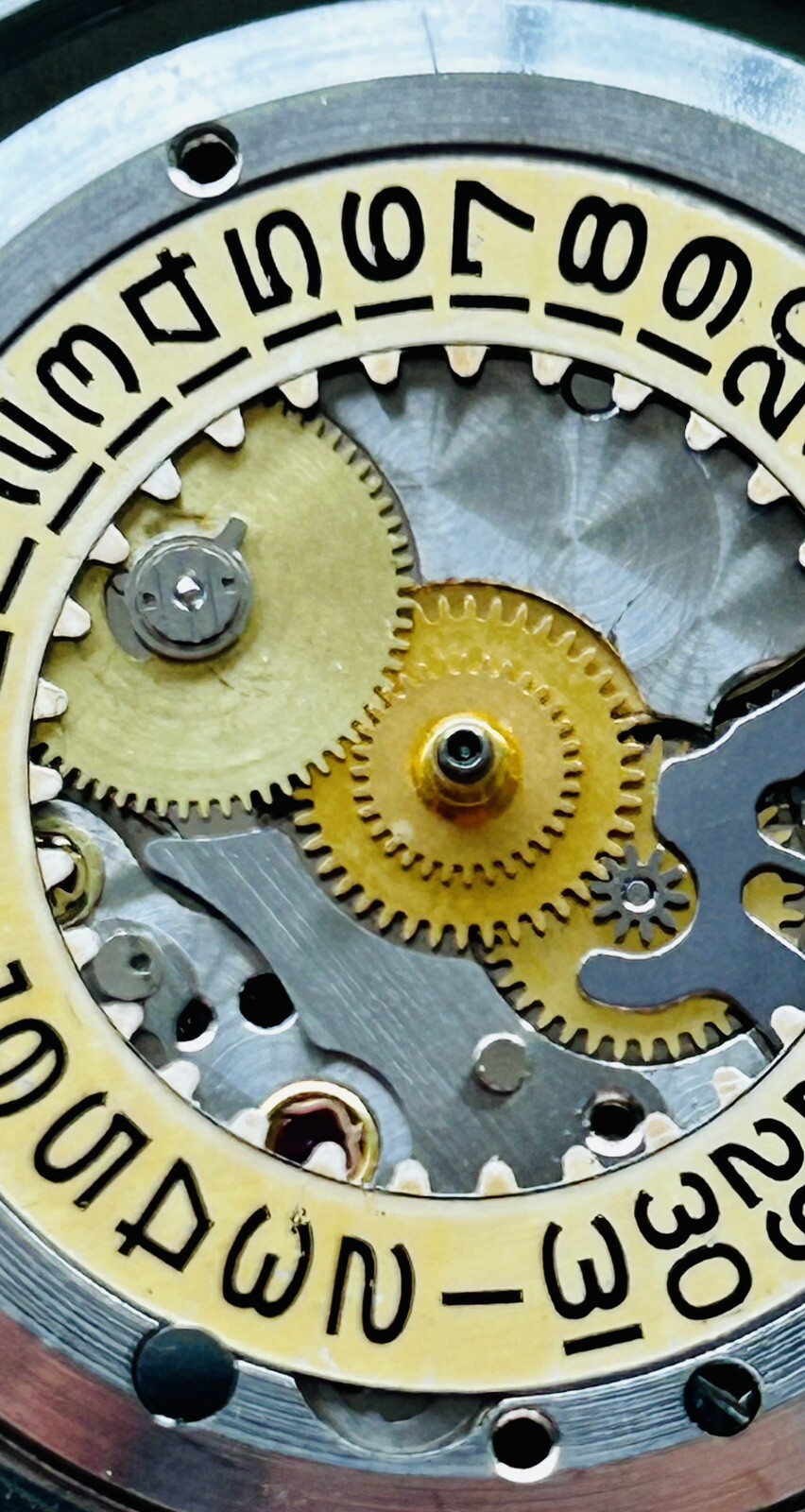 RARE NICE ROLEX NON HACKING WORKING COMPLETE 1570 MOVEMENT RED SUBMARINER 1680
