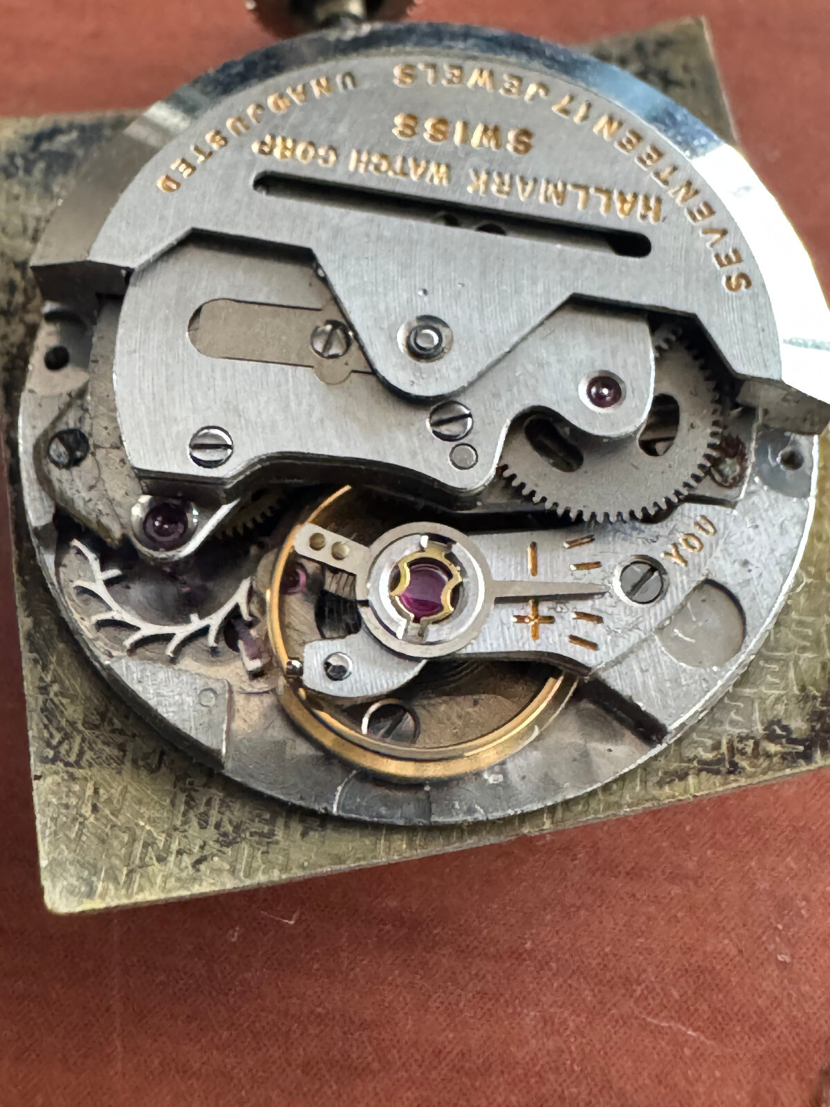 VINTAGE MEN’S HALLMARK AUTOMATIC WRIST WATCH MOVEMENT CAL. AS 1320 KEEPING TIME