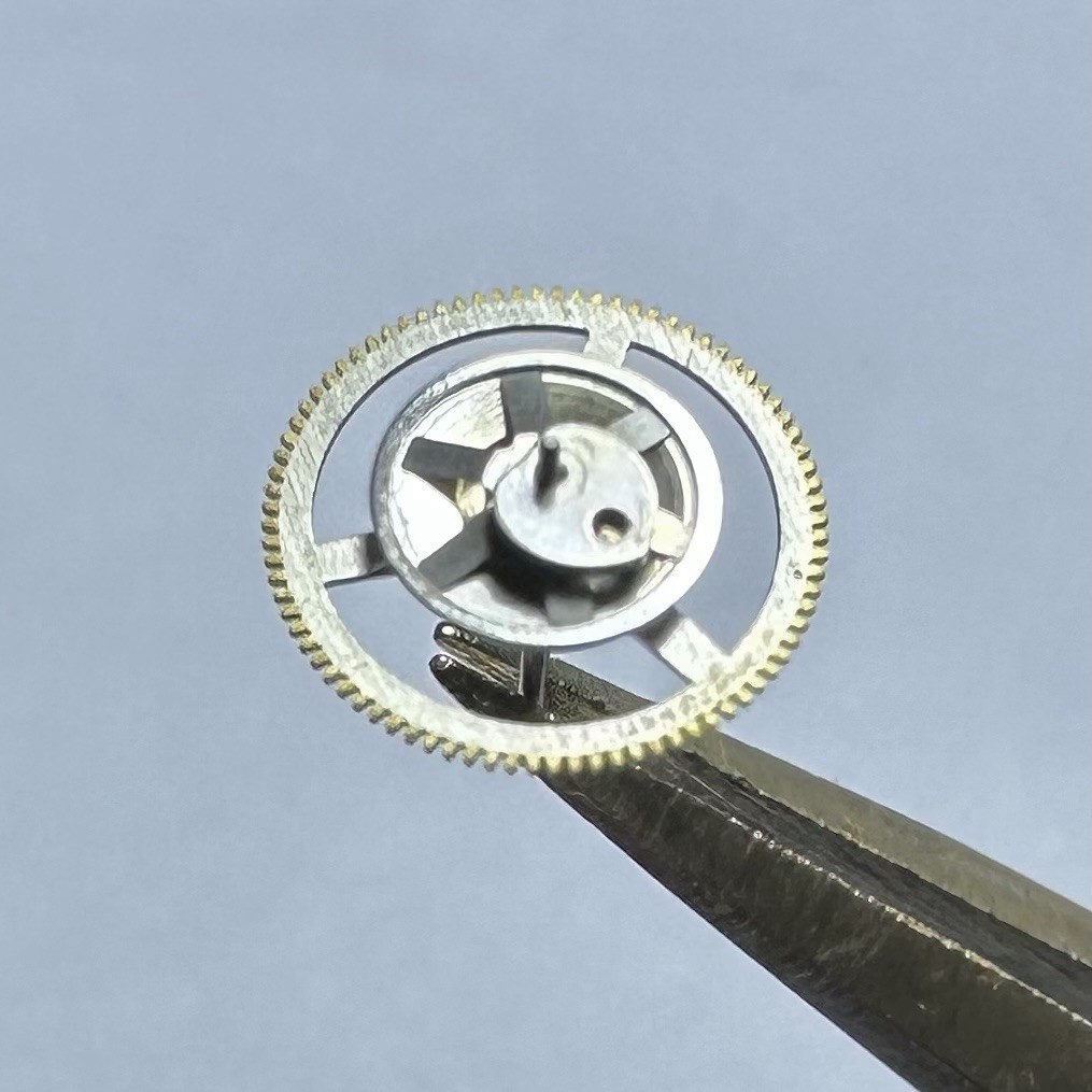 NEW OLD STOCK ORIGINAL CENTER CHRONOGRAPH WHEEL SEIKO 7015 7018B / 888004