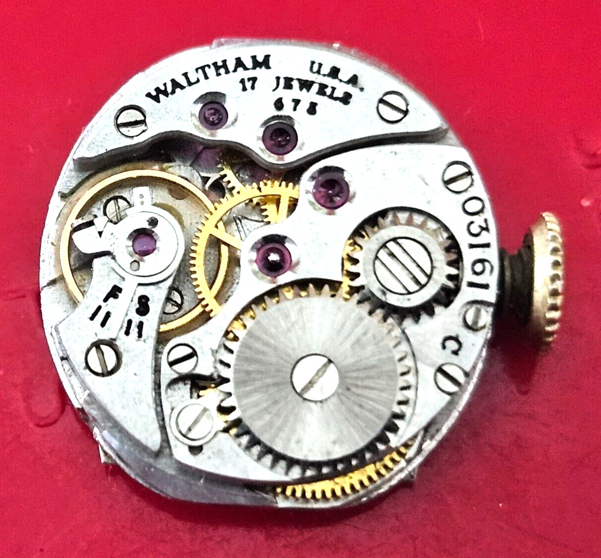 WALTHAM 675 17J Watch Movement (REMOVED FROM GOLD CASE/BALANCE RUNS)