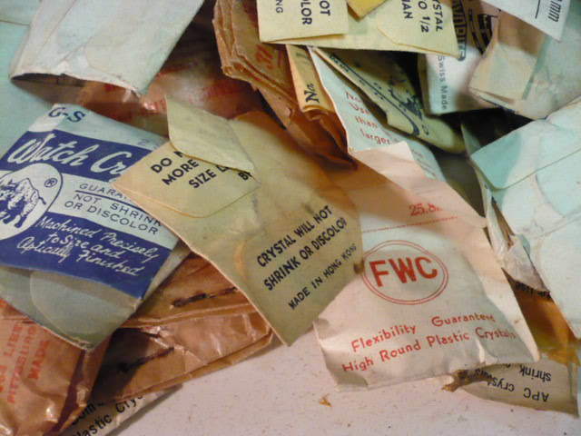 500 – 1000 VINTAGE PLASTIC WATCH CRYSTALS & CLOCK HANDS