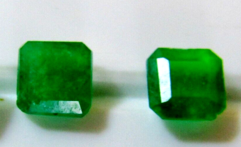 NATURAL Emerald clean with a magnifying glass square @ 4.5 x 4.8 mm 0.5 cts