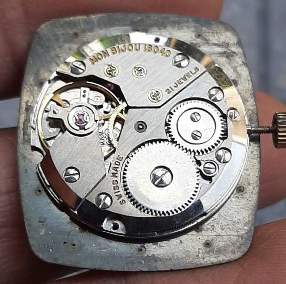 Peseux 7001 , ETA 7001 7001-17 parts movement For part or repair.