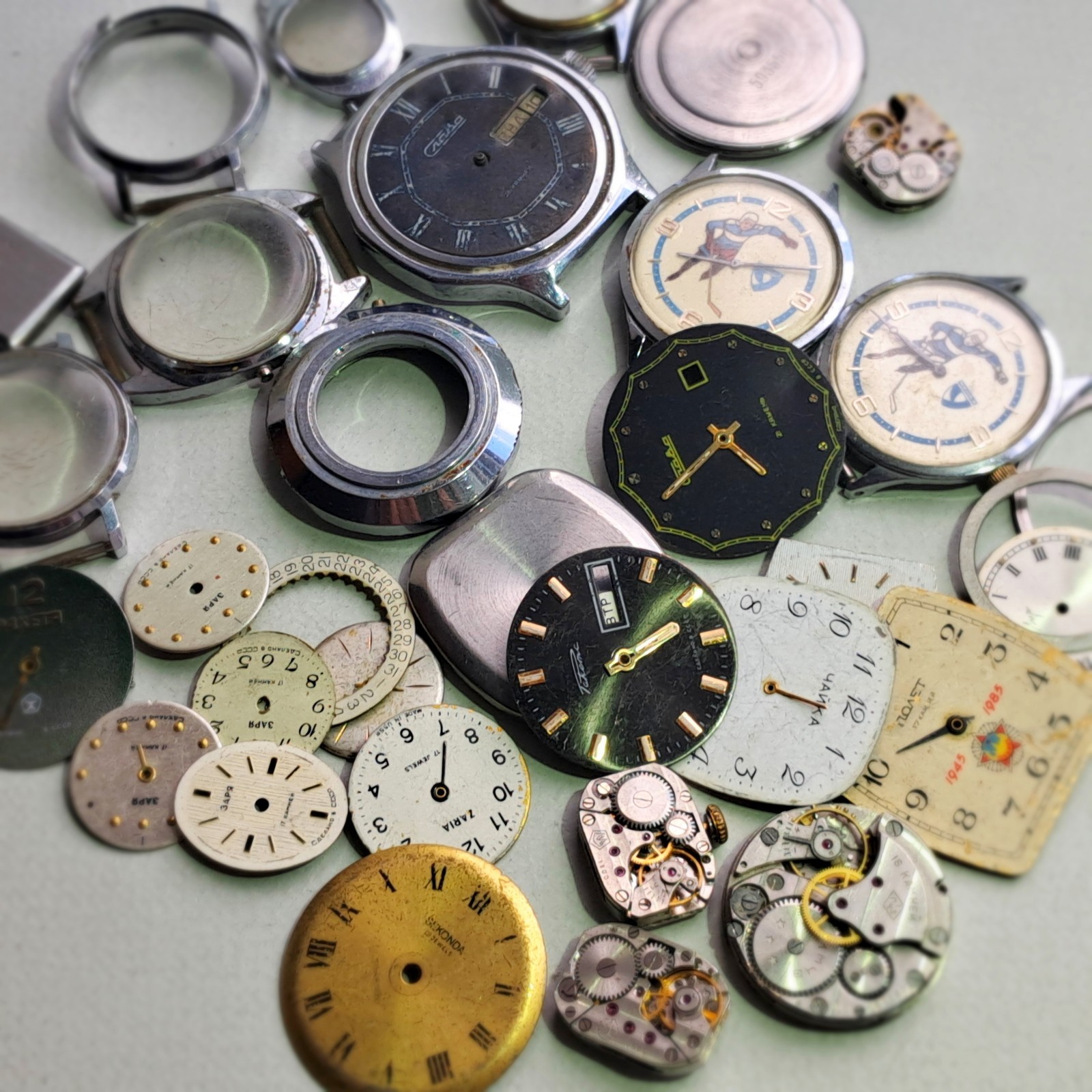 Vintage Soviet Watch Parts Lot 190g Cases Dials Movements Zarya Raketa Chaika