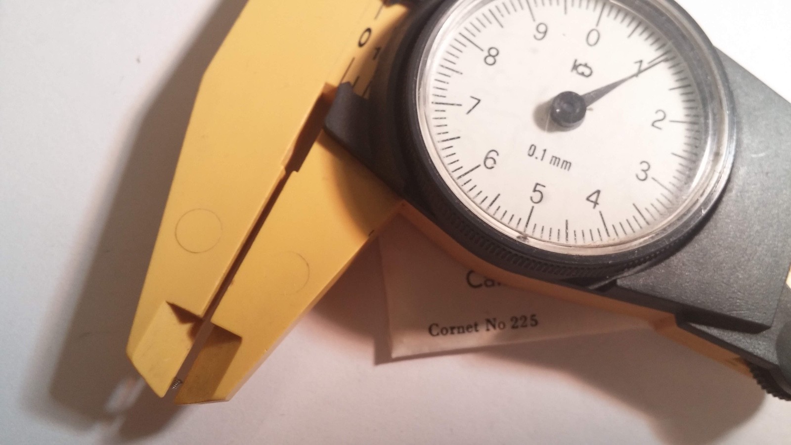 ETA Cal 1067 watch screw for watch repair. cornet 225 vis de fixage