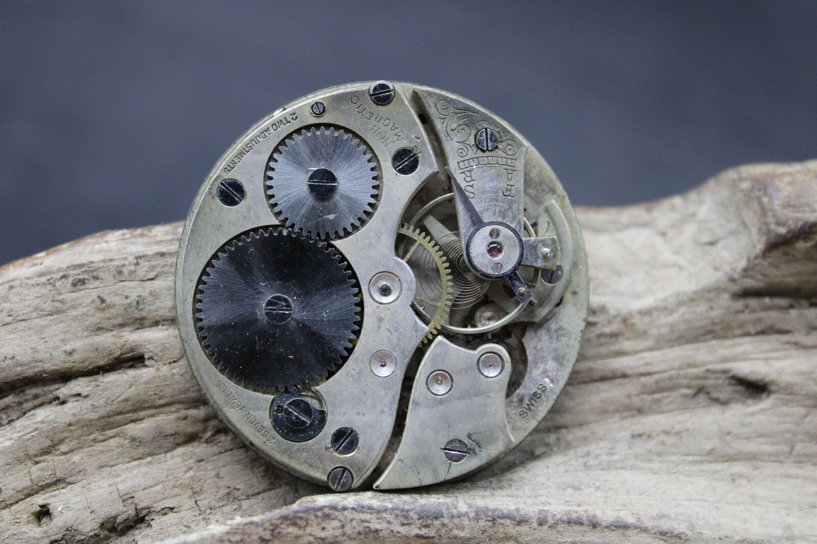 LOCUST SWISS POCKET WATCH MOVEMENT 41.4mm DIAMETER KEY DRIVEN 7j (Q3M)