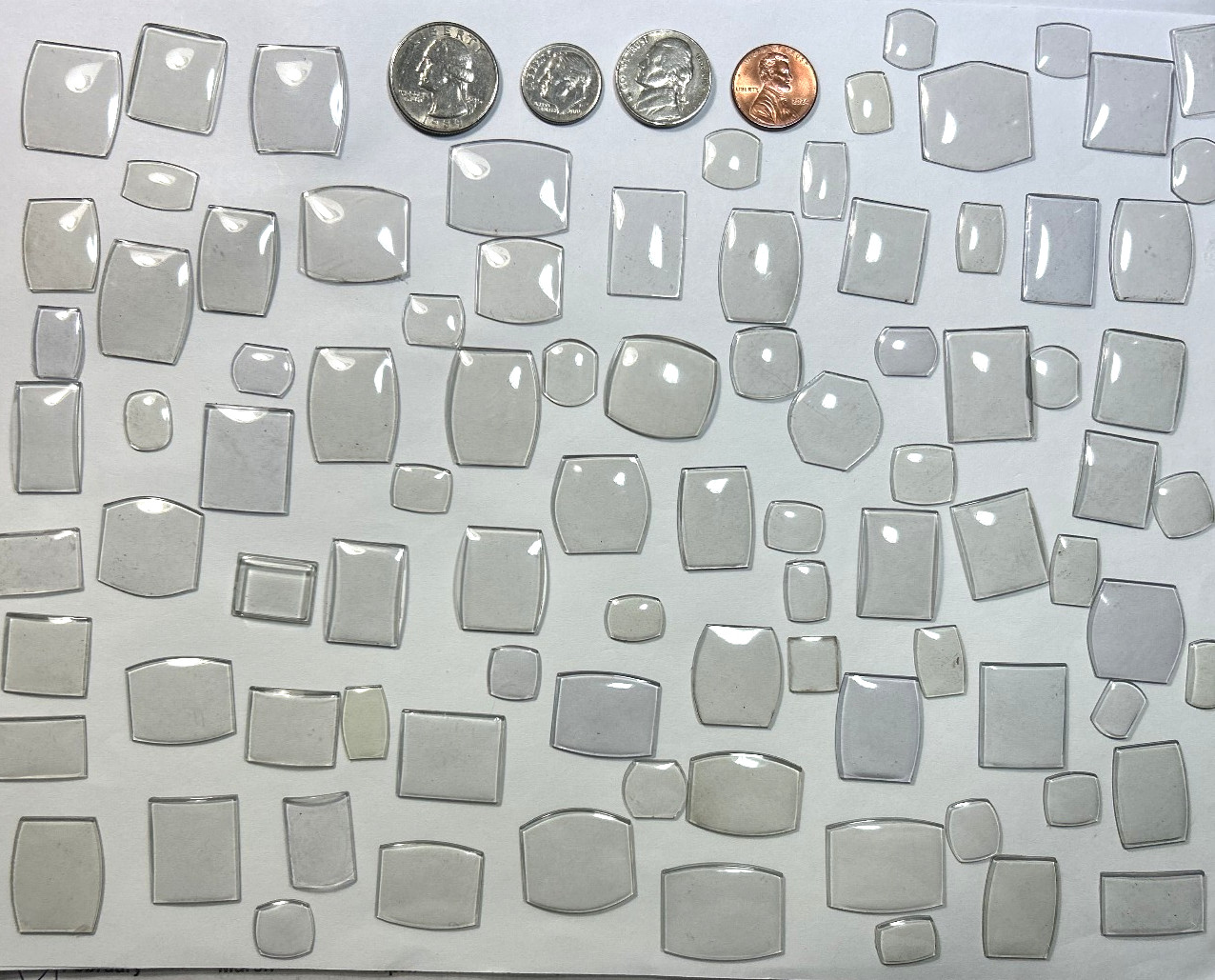 100 VINTAGE MEN’S & WOMENS PLASTIC WATCH CRYSTALS LOT C