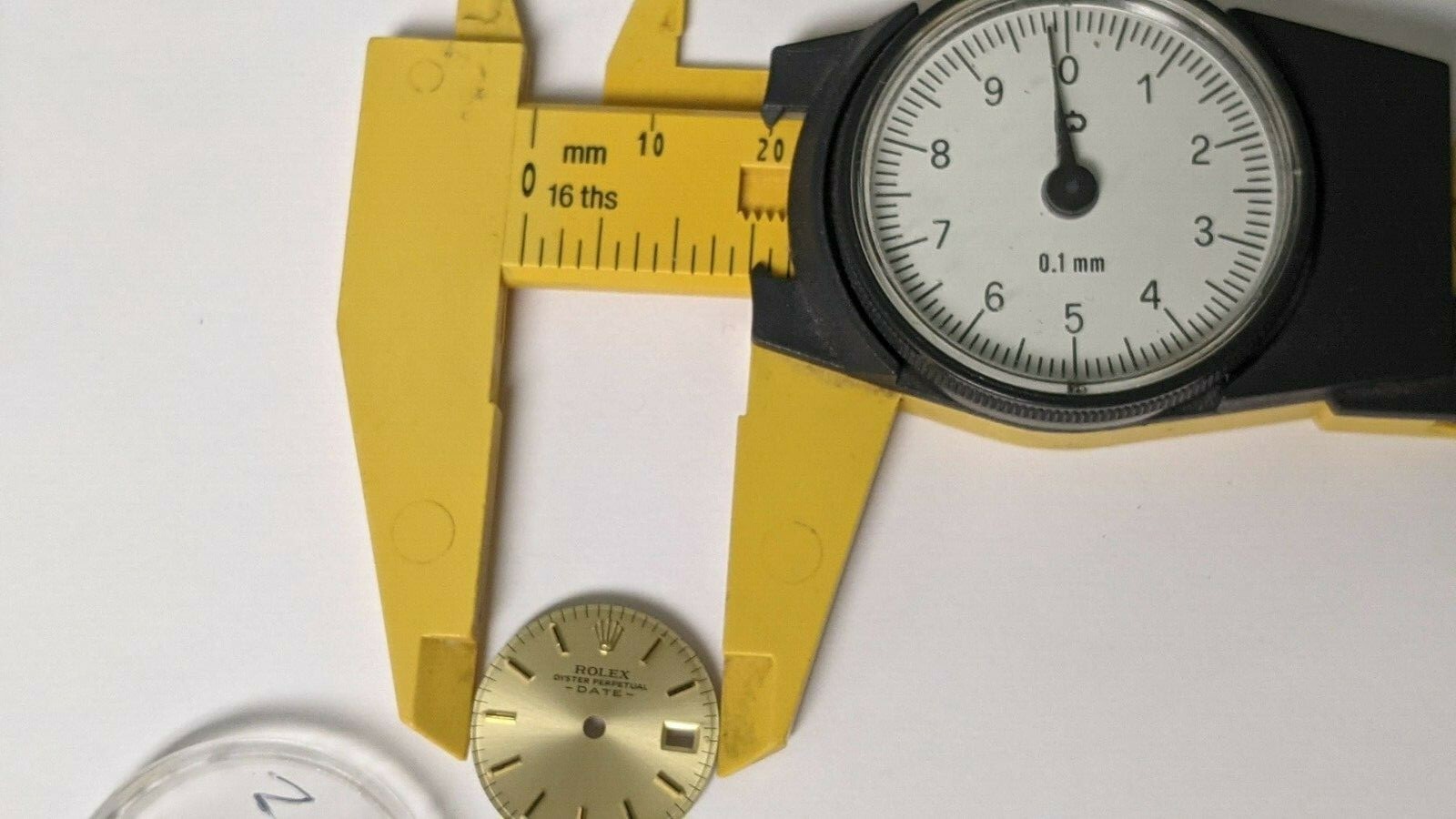 gold/yellow Genuine Rolex 2135 dial Oyster Perpetual DATE TSwissT. pre-owned