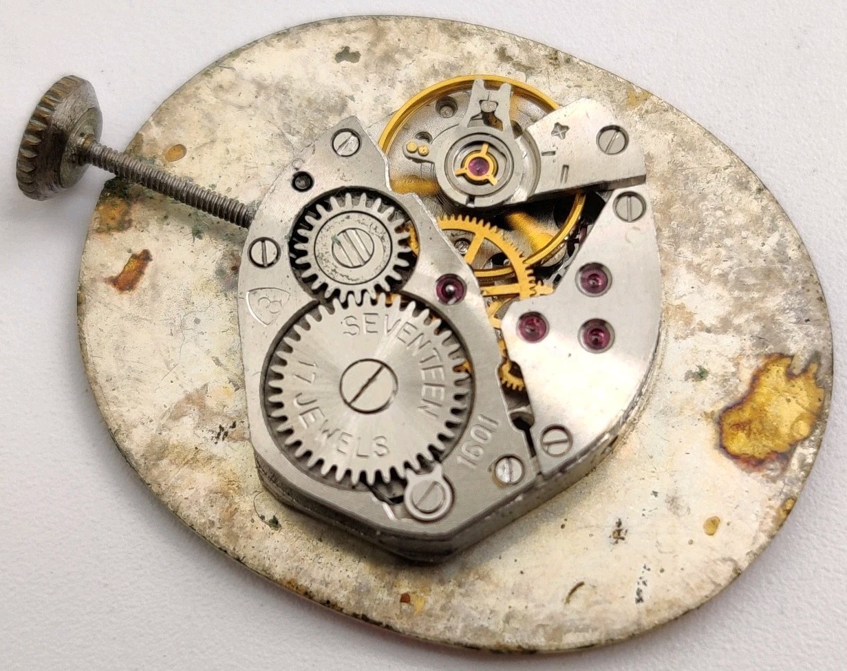Vintage Zaria Cal. 1601 High Grade 17 Jewel watch movement Running