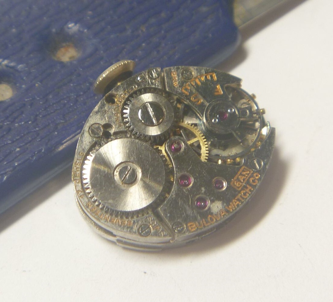 1941 Bulova Watch Co Ladies 17 Jewels Caliber 6AN Movt Dial Hands- RUNS !!