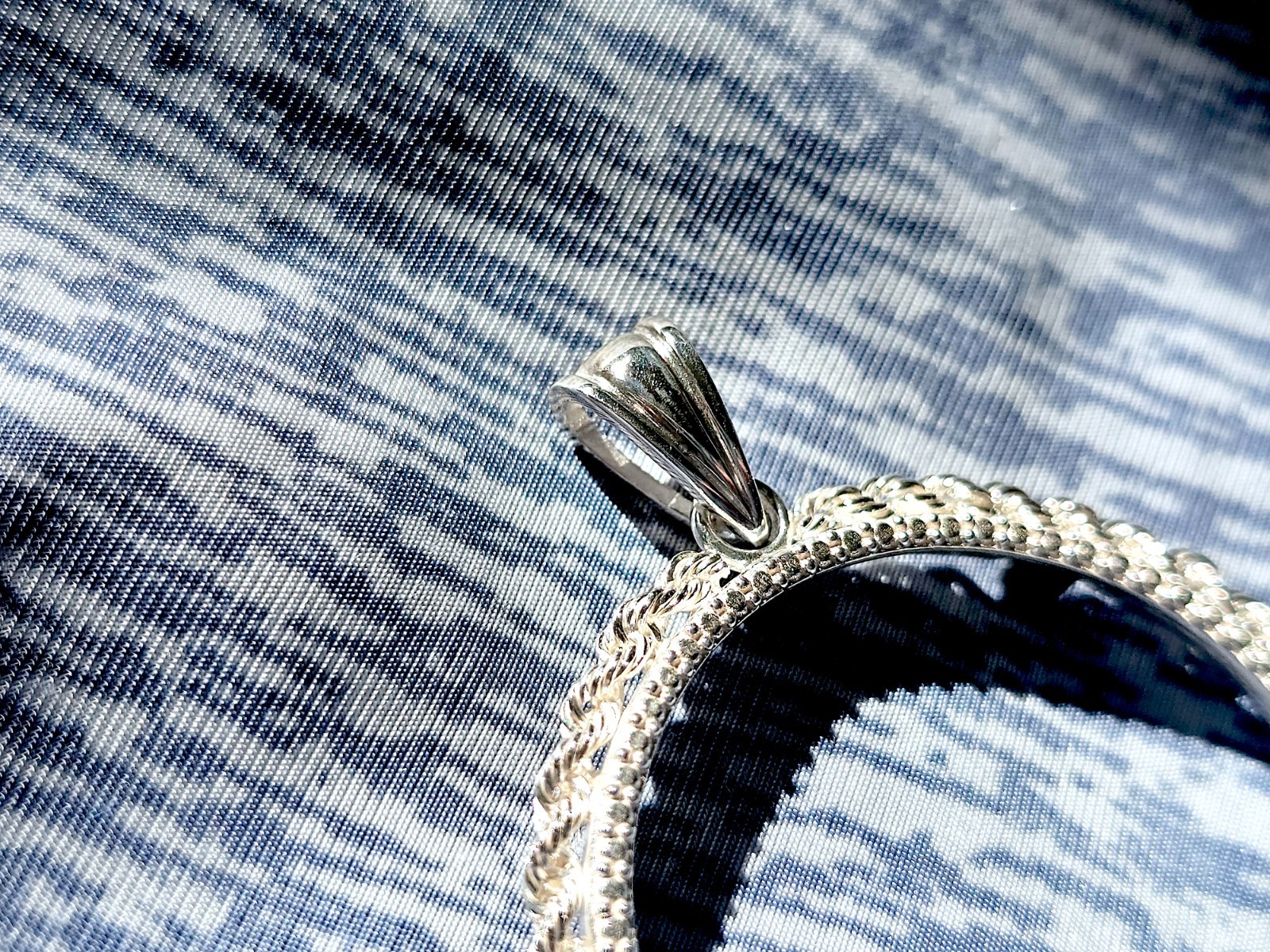 925 Sterling Silver Prong Back Illusion Rope Bezel for 30mm Half Dollar 50 Cents